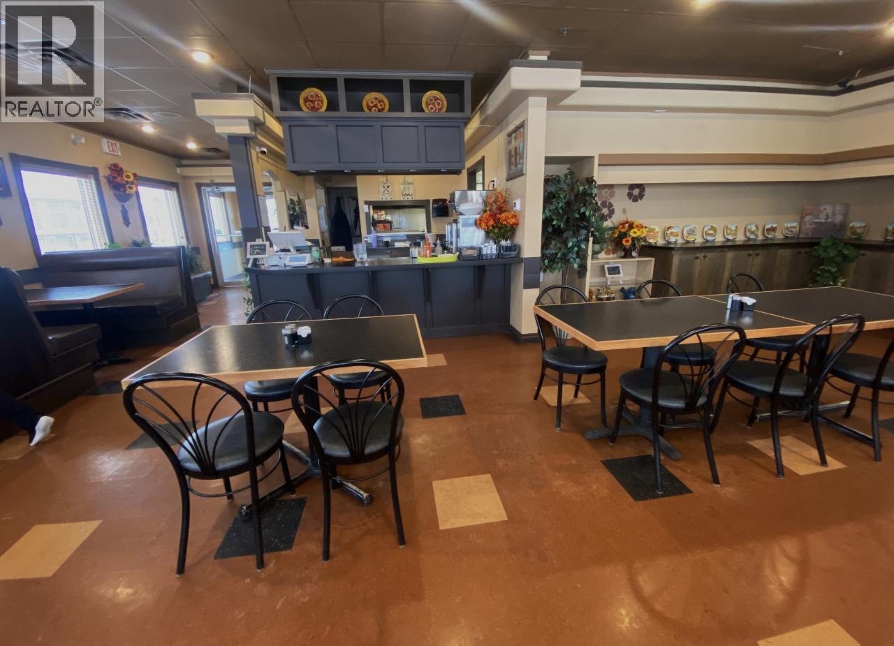 2701 Nicola Avenue, Merritt, British Columbia  V1K 1B8 - Photo 5 - 10369053