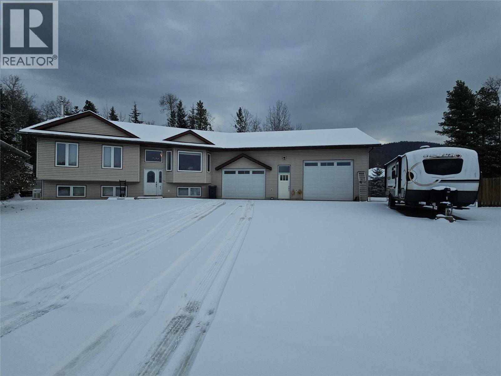84 Wolverine Avenue, Tumbler Ridge, British Columbia  V0C 2W0 - Photo 2 - 10369099