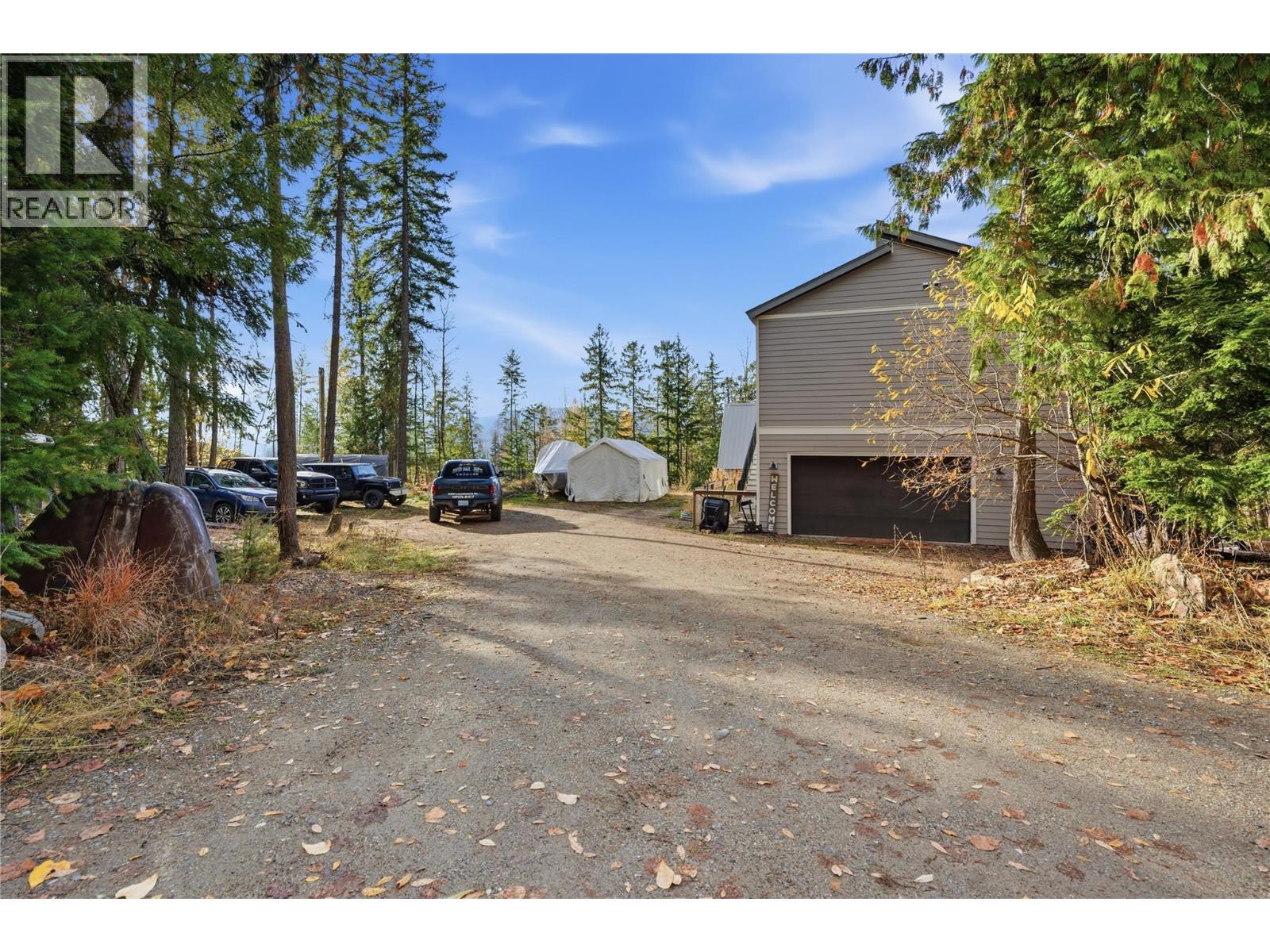 7636 Mountain Drive, Anglemont, British Columbia  V0E 1M8 - Photo 1 - 10369033