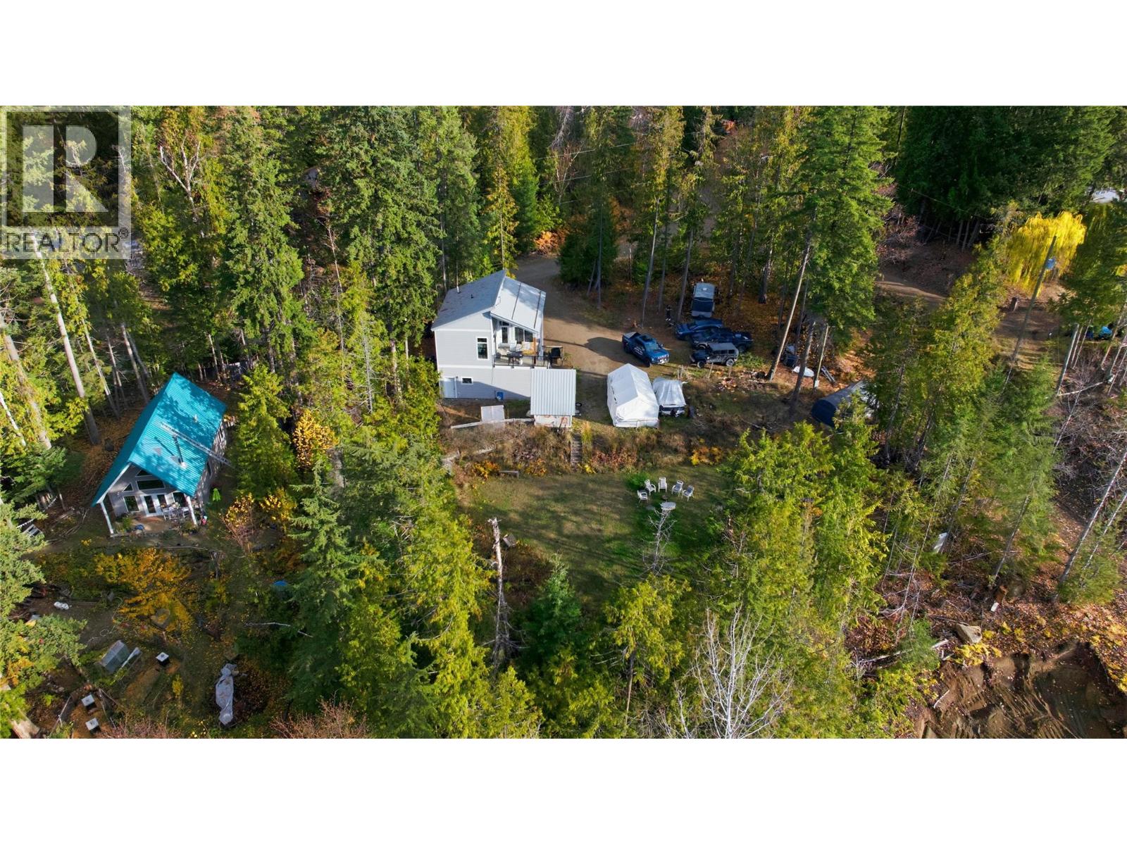 7636 Mountain Drive, Anglemont, British Columbia  V0E 1M8 - Photo 17 - 10369033