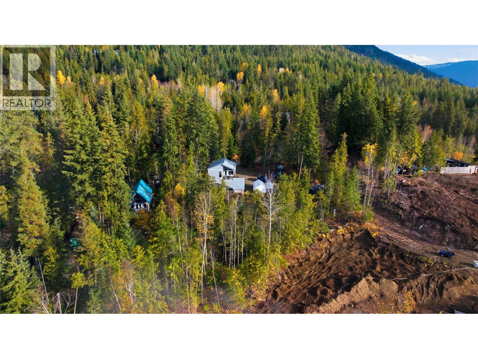 7636 Mountain Drive, Anglemont, British Columbia  V0E 1M8 - Photo 18 - 10369033