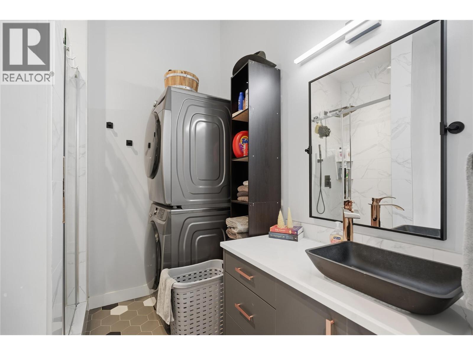 7636 Mountain Drive, Anglemont, British Columbia  V0E 1M8 - Photo 33 - 10369033