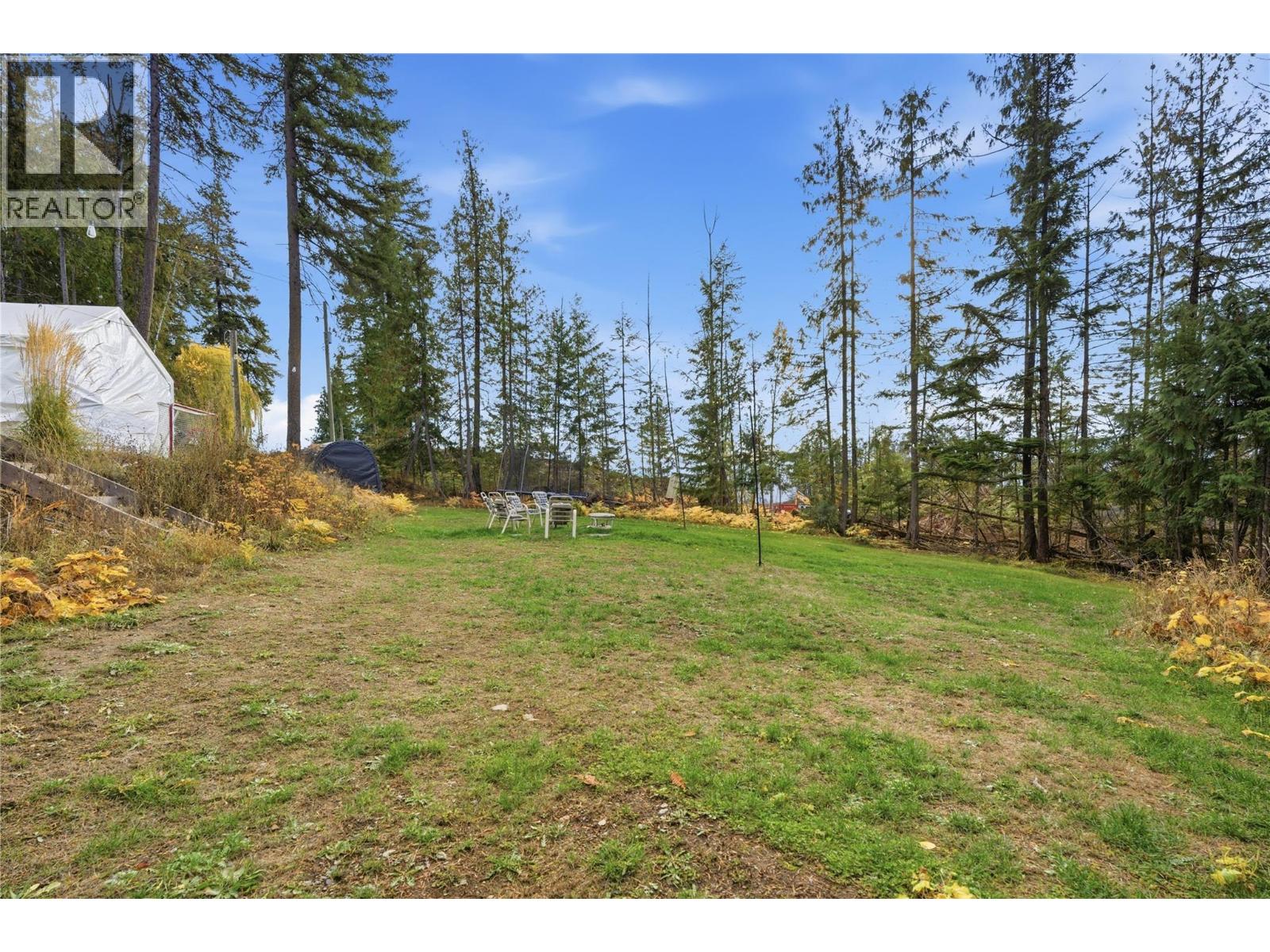 7636 Mountain Drive, Anglemont, British Columbia  V0E 1M8 - Photo 6 - 10369033