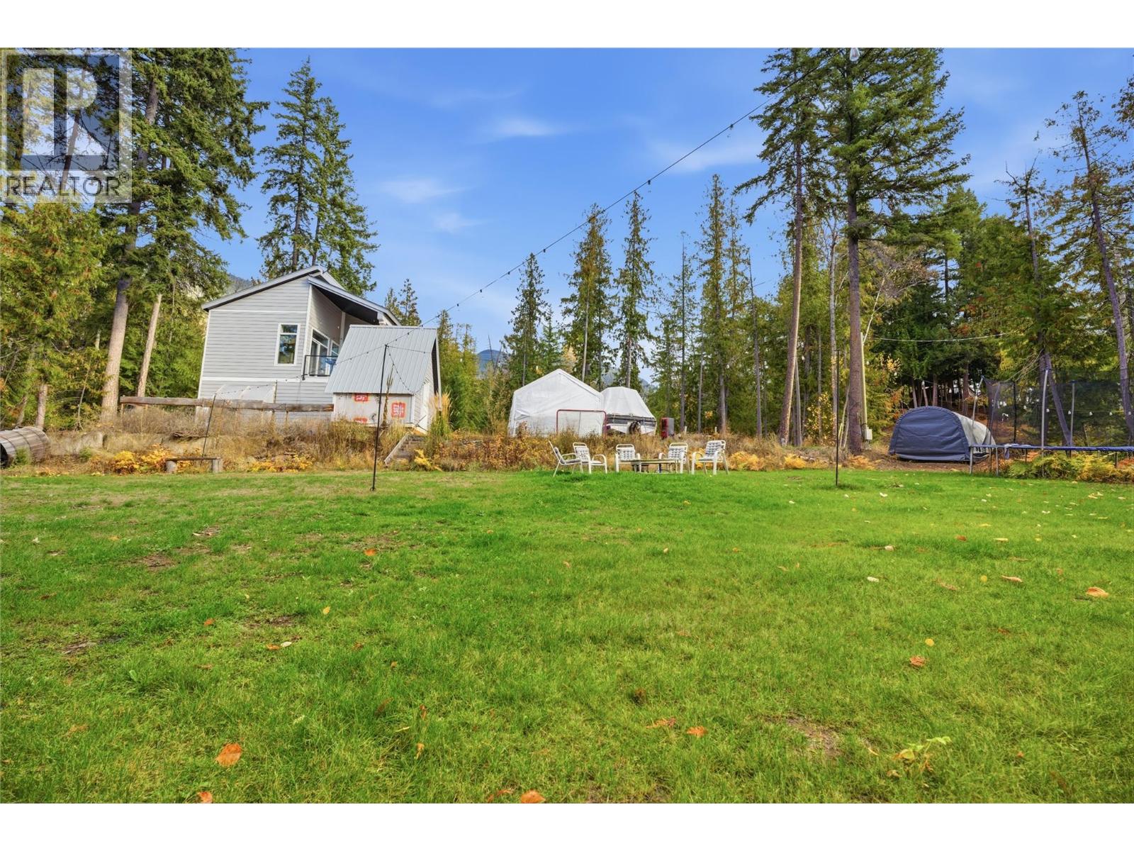 7636 Mountain Drive, Anglemont, British Columbia  V0E 1M8 - Photo 7 - 10369033