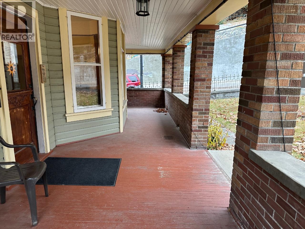 823 Baker Street, Nelson, British Columbia  V1L 4J8 - Photo 13 - 10368939