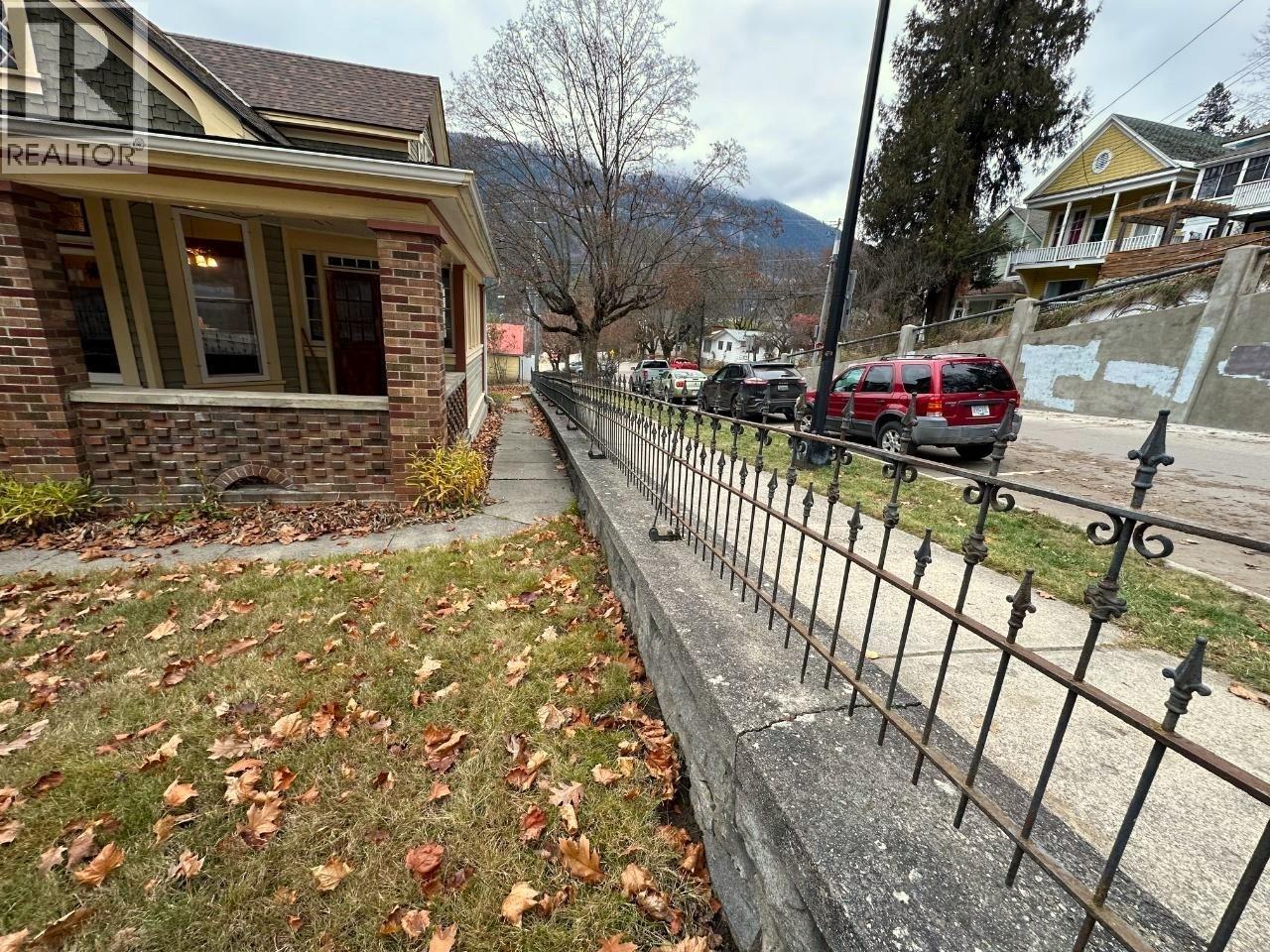 823 Baker Street, Nelson, British Columbia  V1L 4J8 - Photo 15 - 10368939