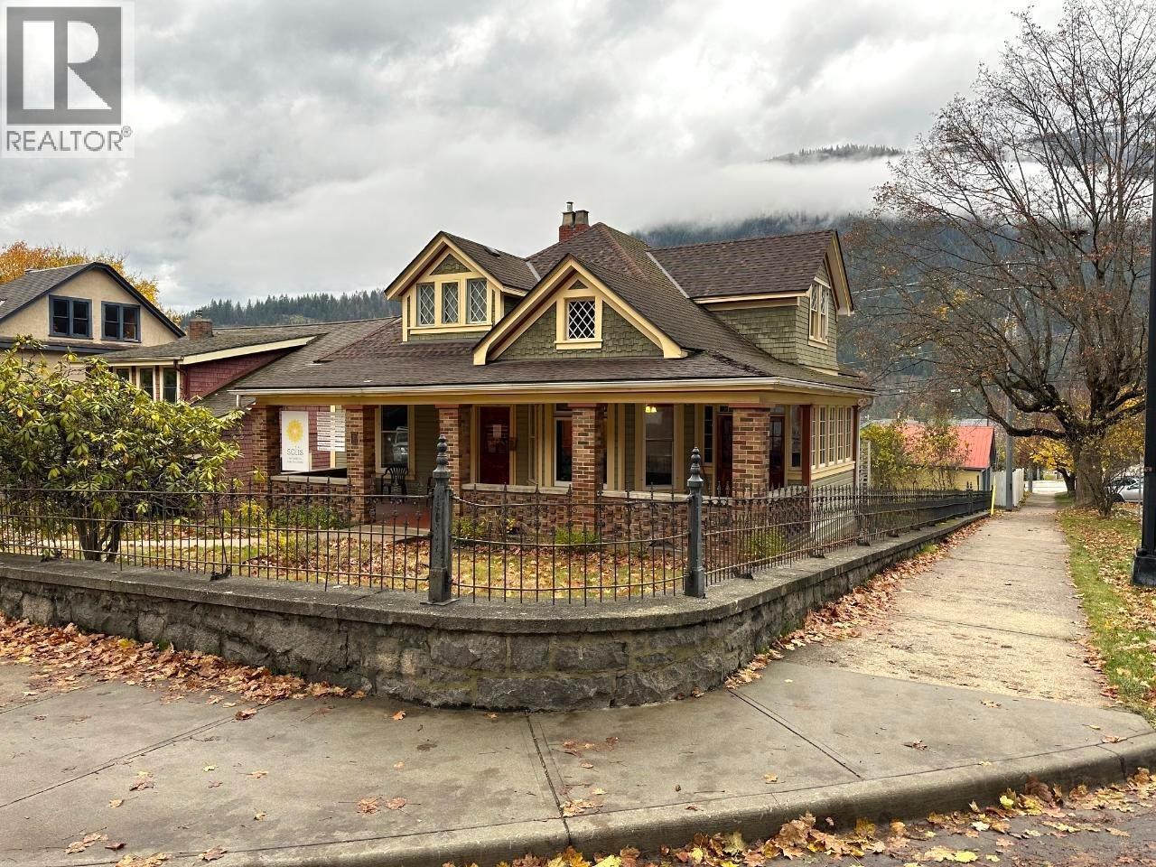 823 Baker Street, Nelson, British Columbia  V1L 4J8 - Photo 18 - 10368939