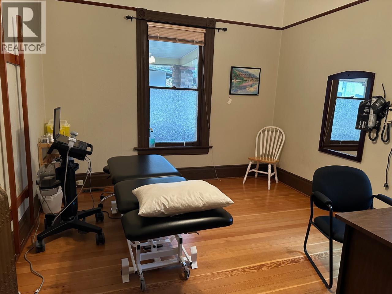 823 Baker Street, Nelson, British Columbia  V1L 4J8 - Photo 3 - 10368939