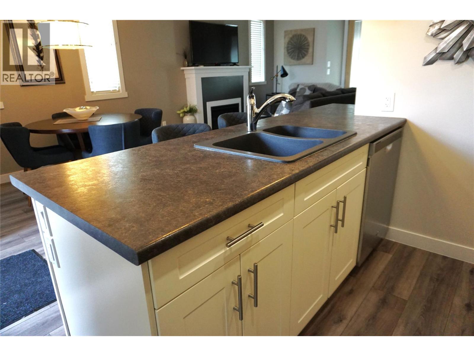 900 Bighorn Boulevard Unit# 914, Radium Hot Springs, British Columbia  V0A 1M0 - Photo 4 - 10368852