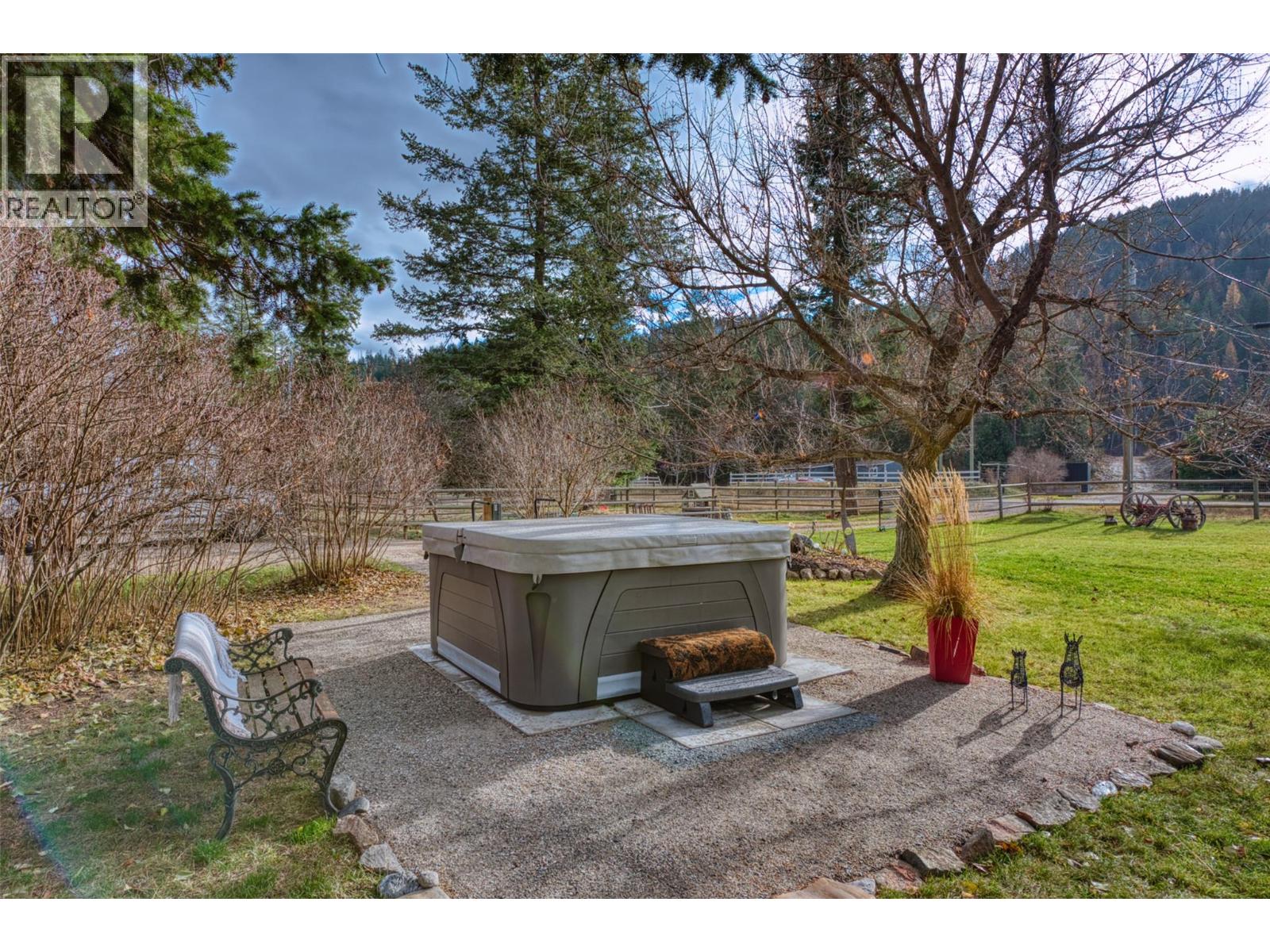 1385 6 Highway, Cherryville, British Columbia  V0E 2G1 - Photo 2 - 10369161