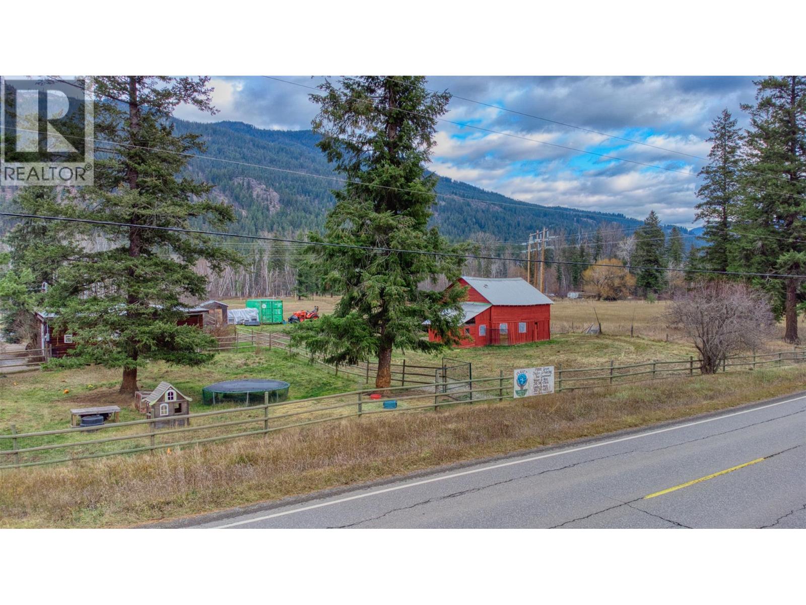 1385 6 Highway, Cherryville, British Columbia  V0E 2G1 - Photo 21 - 10369161