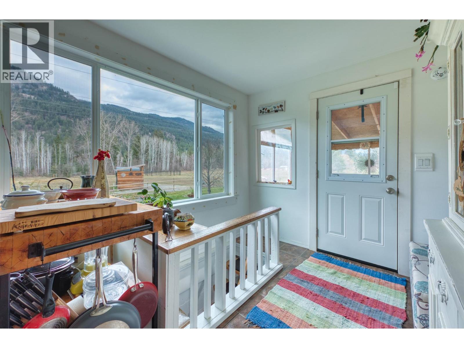1385 6 Highway, Cherryville, British Columbia  V0E 2G1 - Photo 30 - 10369161