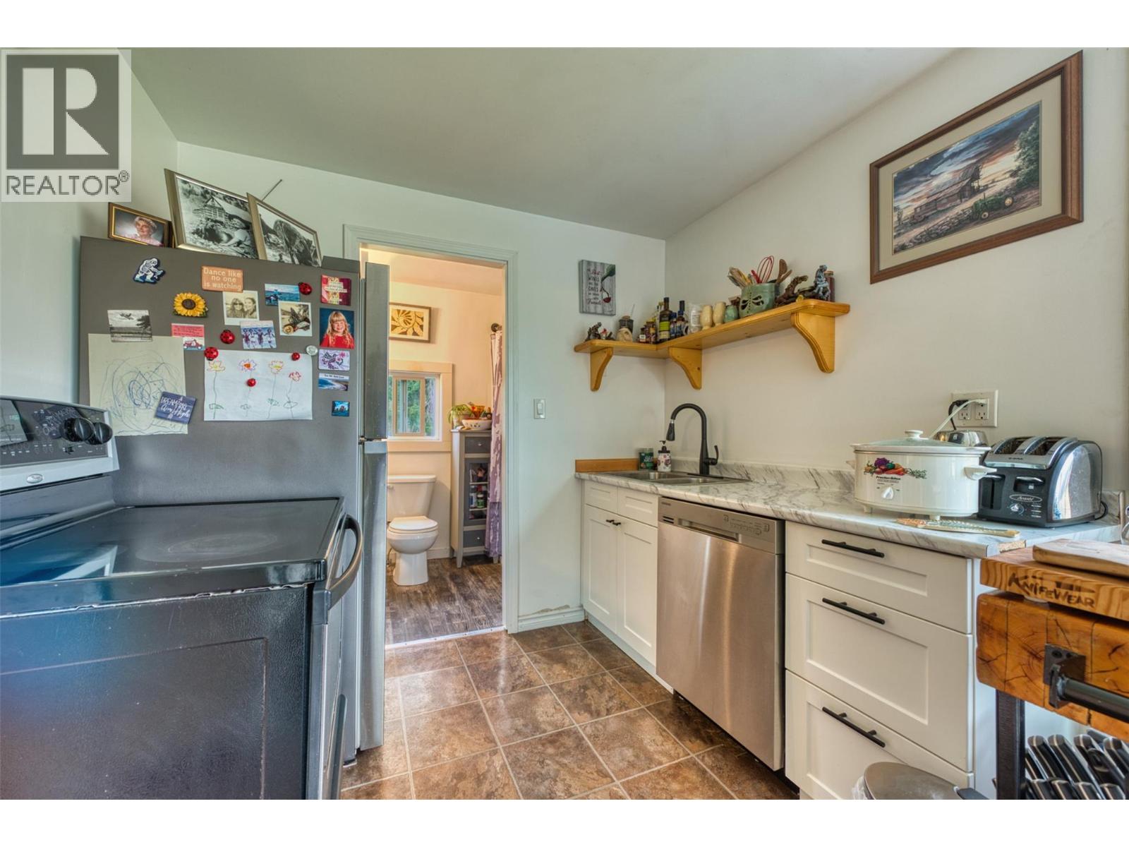 1385 6 Highway, Cherryville, British Columbia  V0E 2G1 - Photo 31 - 10369161