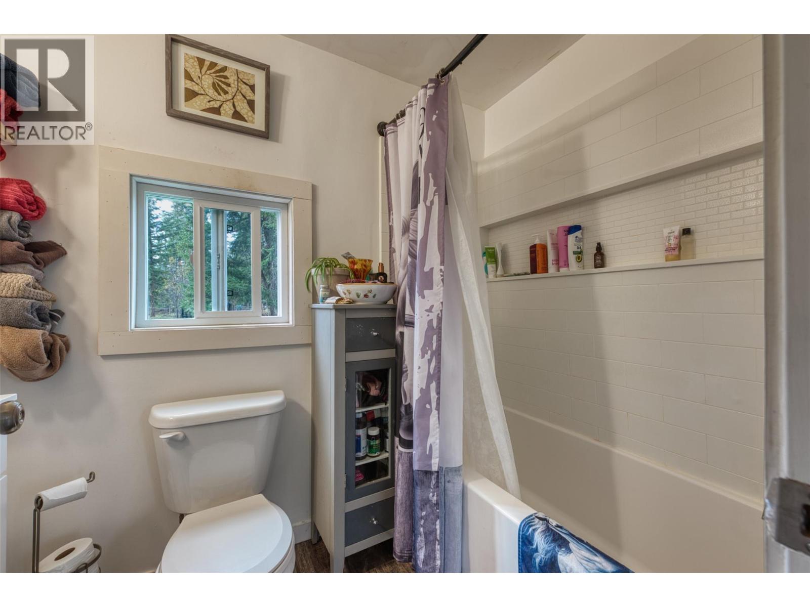 1385 6 Highway, Cherryville, British Columbia  V0E 2G1 - Photo 33 - 10369161