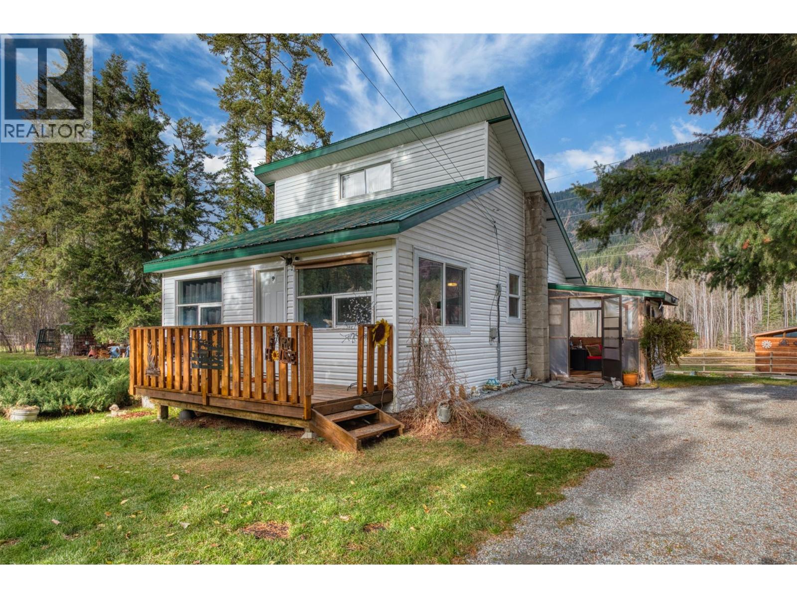 1385 6 Highway, Cherryville, British Columbia  V0E 2G1 - Photo 35 - 10369161
