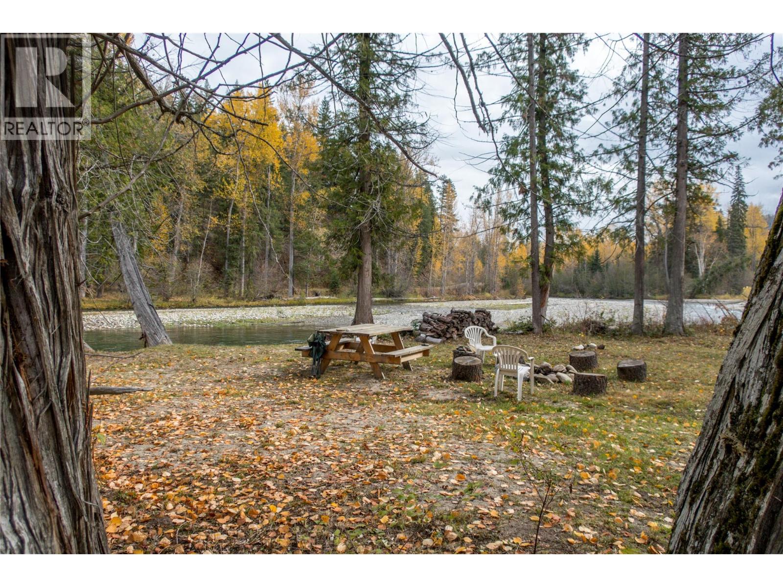 1385 6 Highway, Cherryville, British Columbia  V0E 2G1 - Photo 4 - 10369161