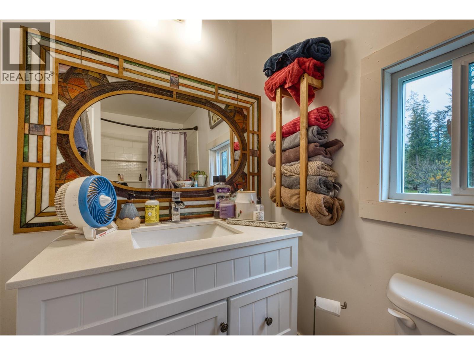 1385 6 Highway, Cherryville, British Columbia  V0E 2G1 - Photo 43 - 10369161