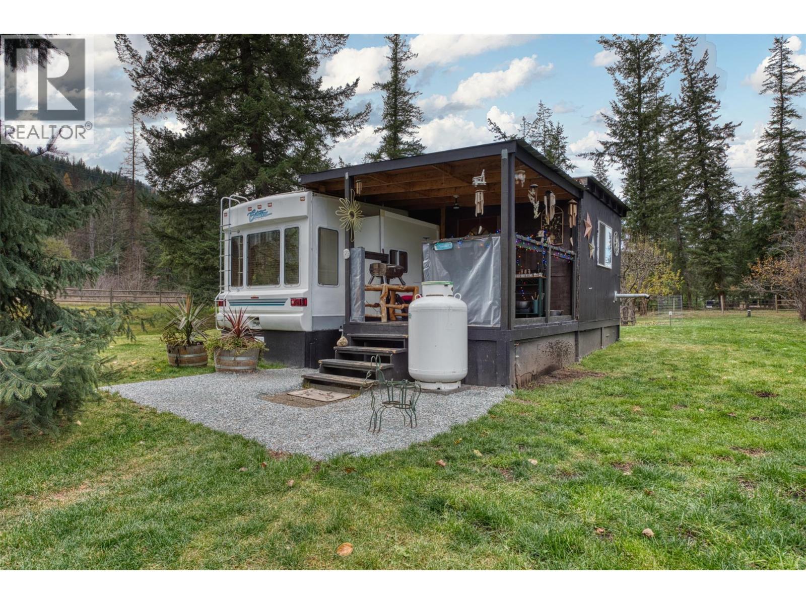 1385 6 Highway, Cherryville, British Columbia  V0E 2G1 - Photo 53 - 10369161
