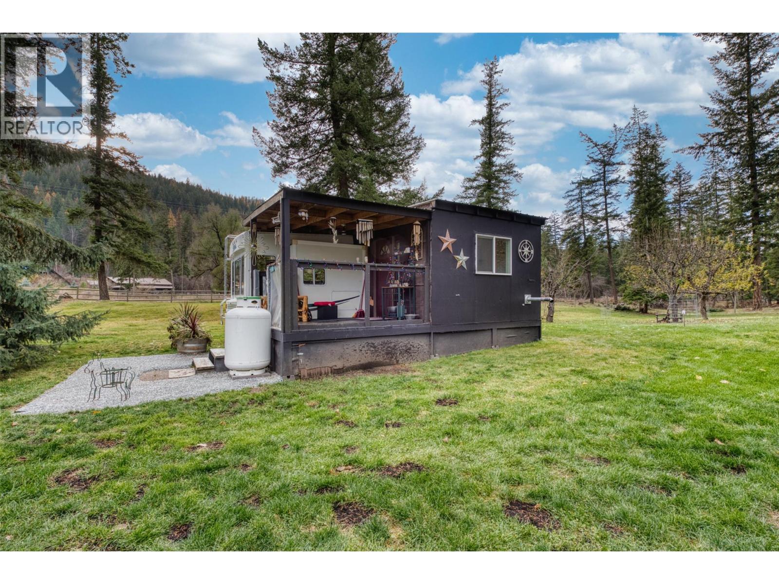 1385 6 Highway, Cherryville, British Columbia  V0E 2G1 - Photo 54 - 10369161