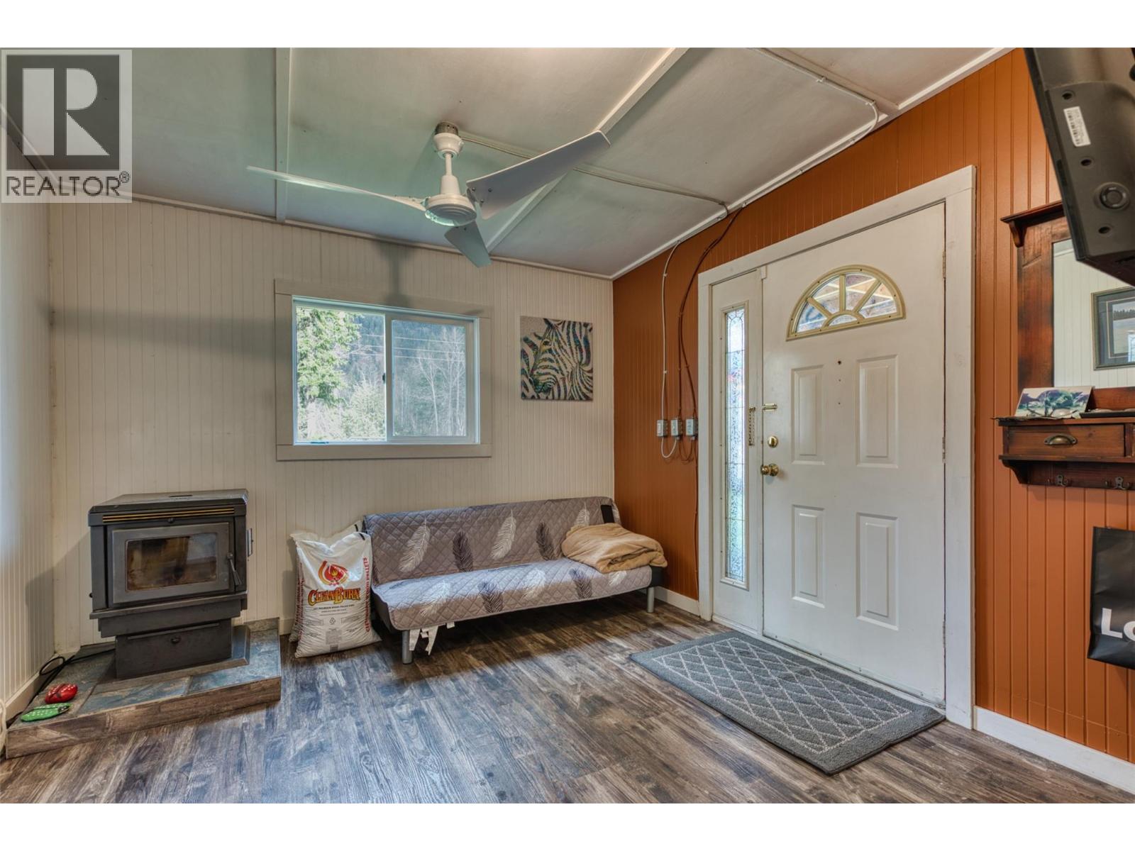1385 6 Highway, Cherryville, British Columbia  V0E 2G1 - Photo 56 - 10369161