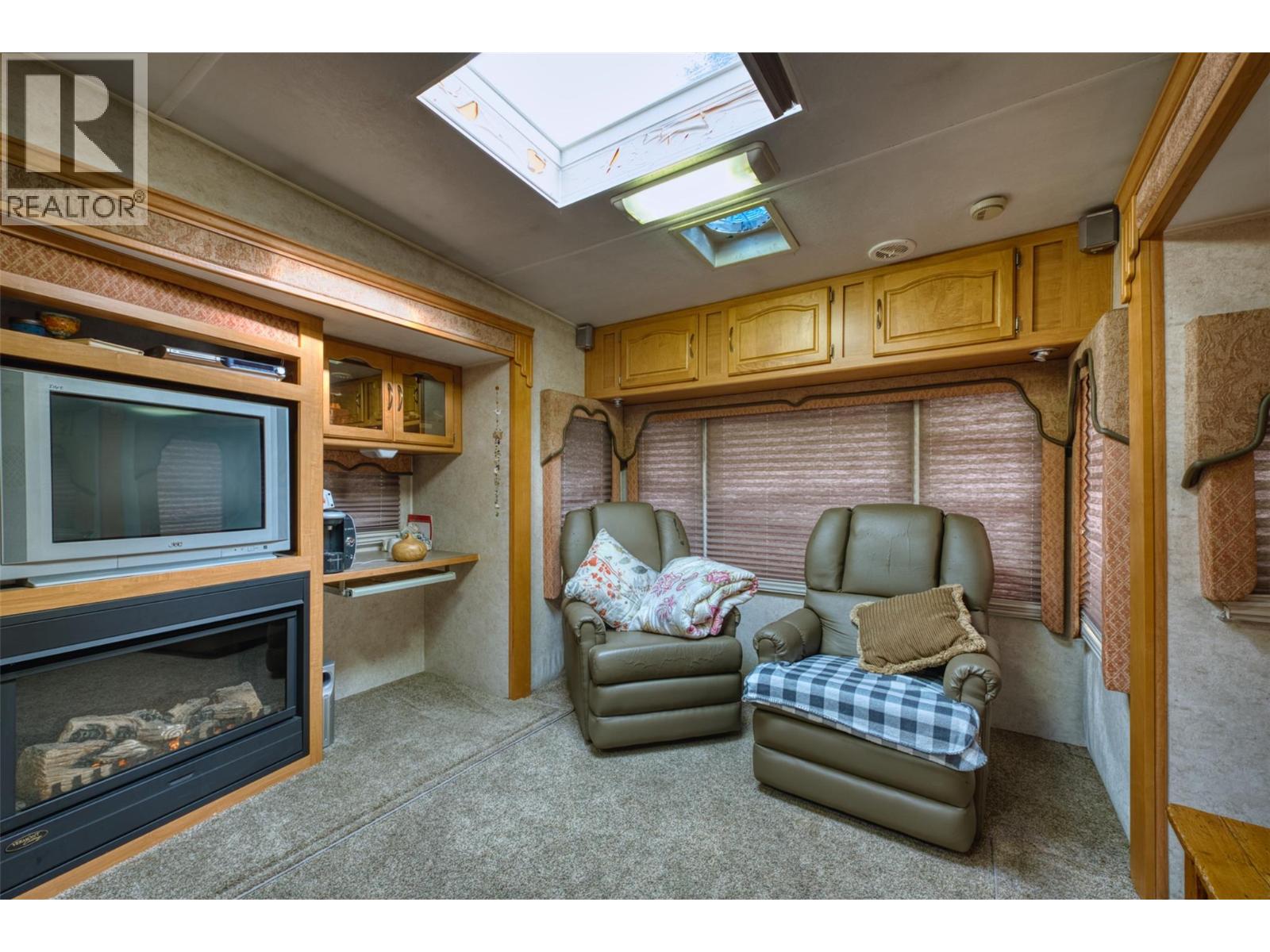1385 6 Highway, Cherryville, British Columbia  V0E 2G1 - Photo 59 - 10369161