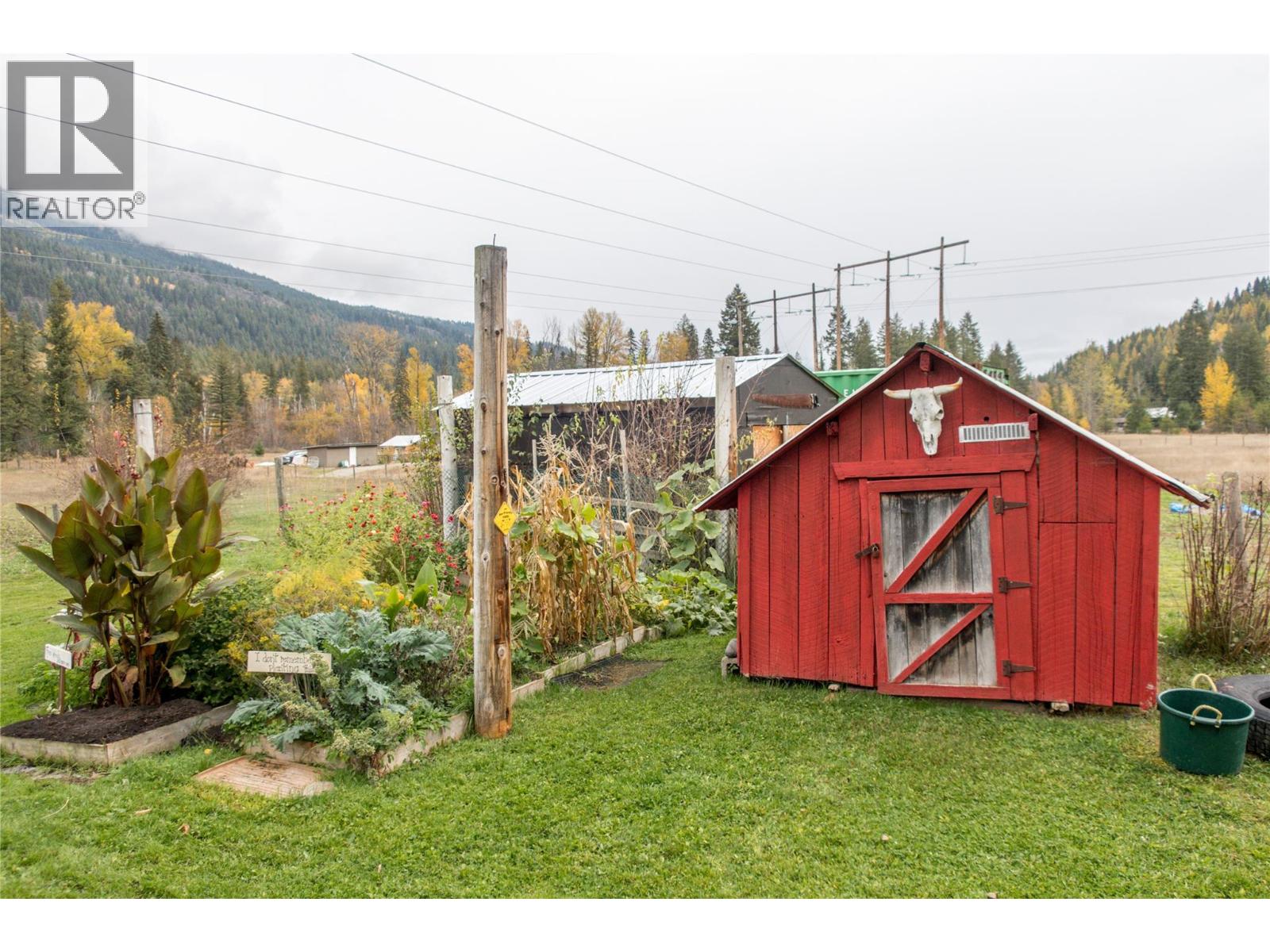 1385 6 Highway, Cherryville, British Columbia  V0E 2G1 - Photo 7 - 10369161