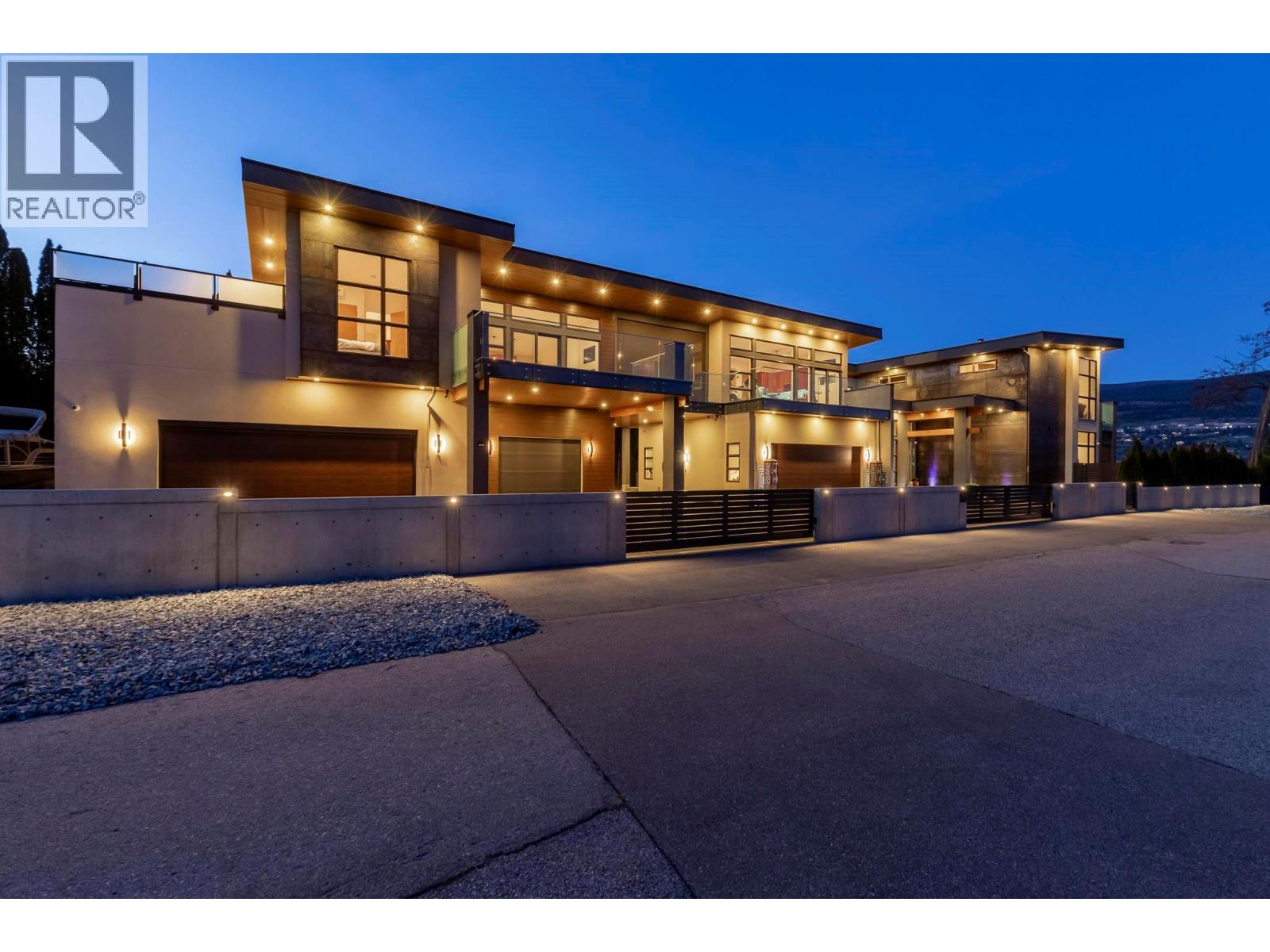 704 Stonor Street, Summerland, British Columbia  V0H 1Z9 - Photo 2 - 10369159