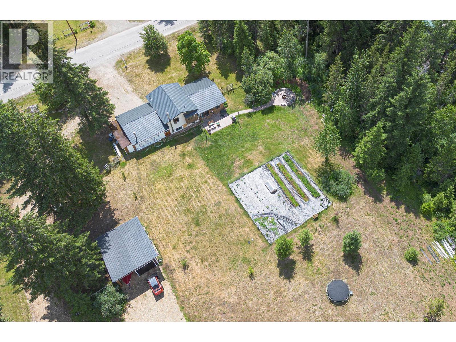 1133 Caroline Road, Clearwater, British Columbia  V0E 1N0 - Photo 2 - 10369356