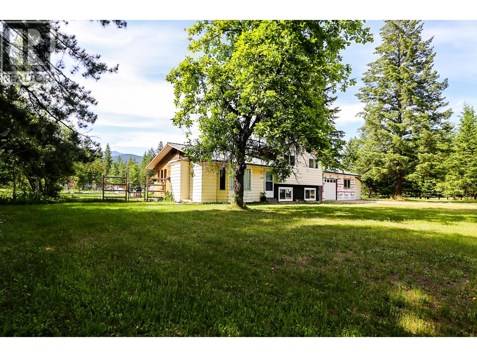 1133 Caroline Road, Clearwater, British Columbia  V0E 1N0 - Photo 3 - 10369356