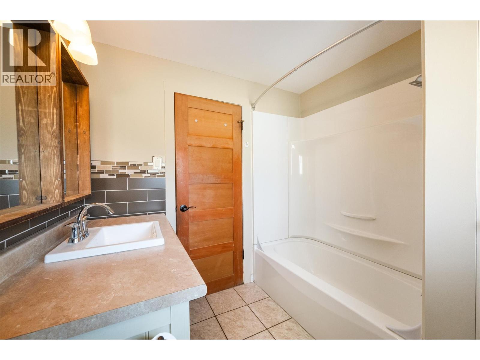 901 Newton Drive, Penticton, British Columbia  V2A 8Z4 - Photo 15 - 10369256