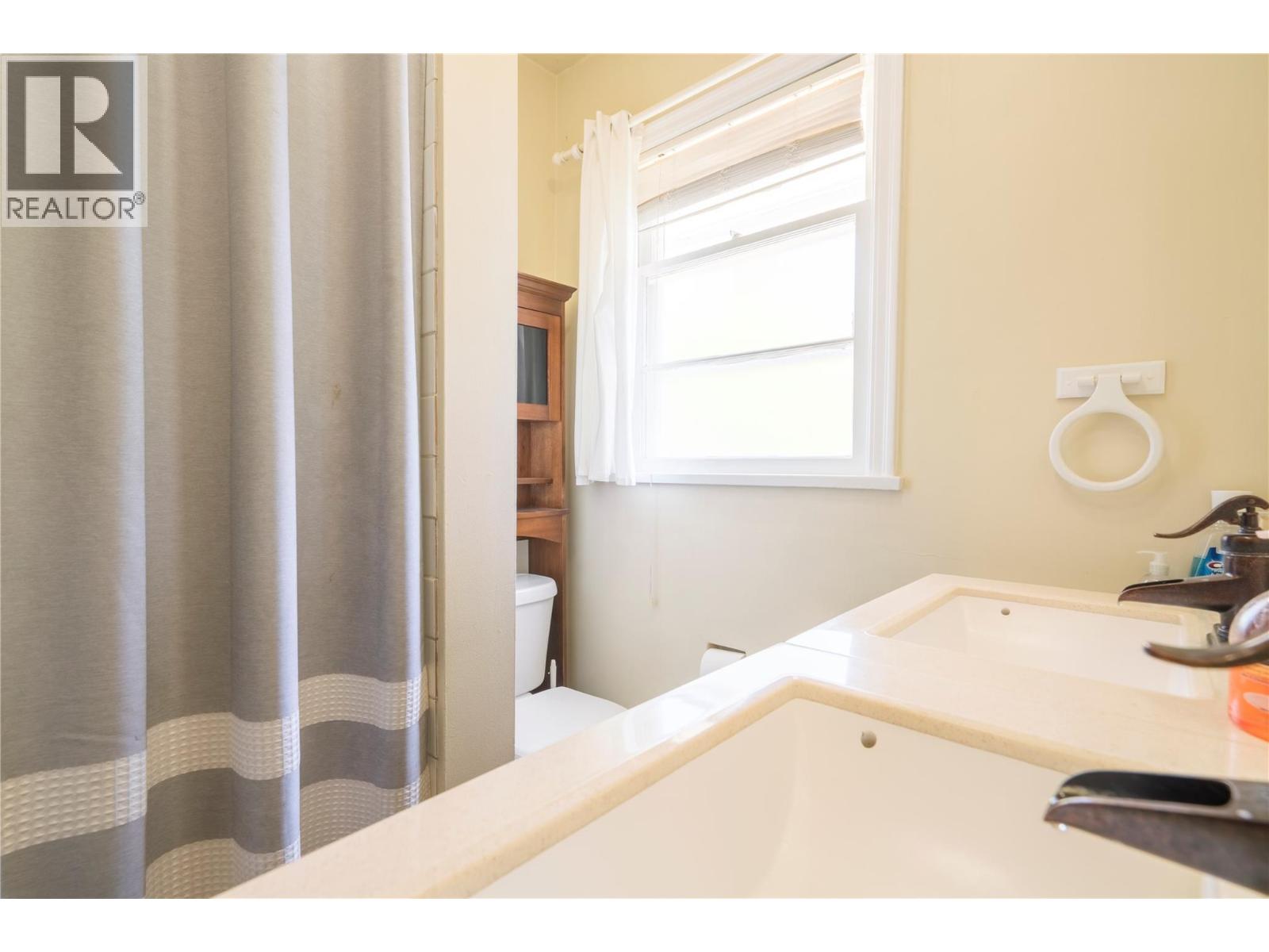 3095 Gordon Drive, Kelowna, British Columbia  V1W 3R1 - Photo 10 - 10369376