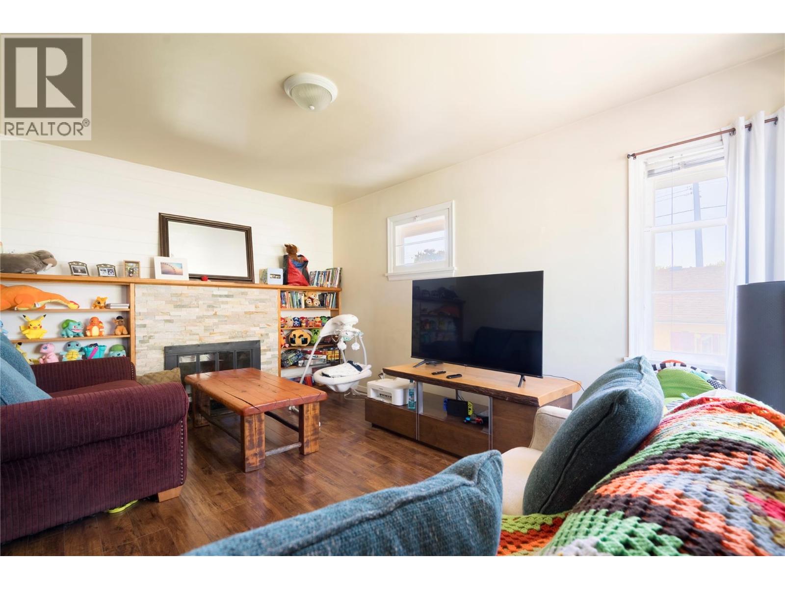 3095 Gordon Drive, Kelowna, British Columbia  V1W 3R1 - Photo 4 - 10369376