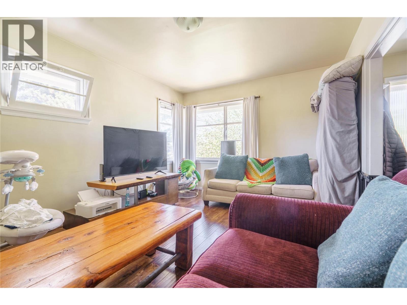 3095 Gordon Drive, Kelowna, British Columbia  V1W 3R1 - Photo 5 - 10369376