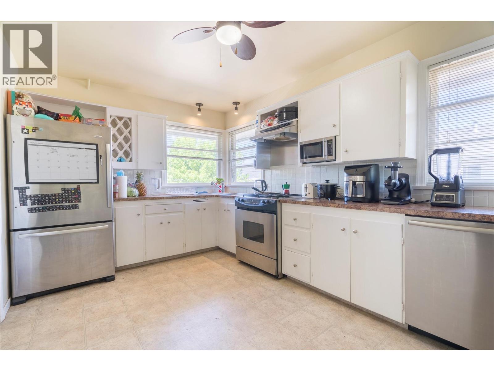 3095 Gordon Drive, Kelowna, British Columbia  V1W 3R1 - Photo 6 - 10369376