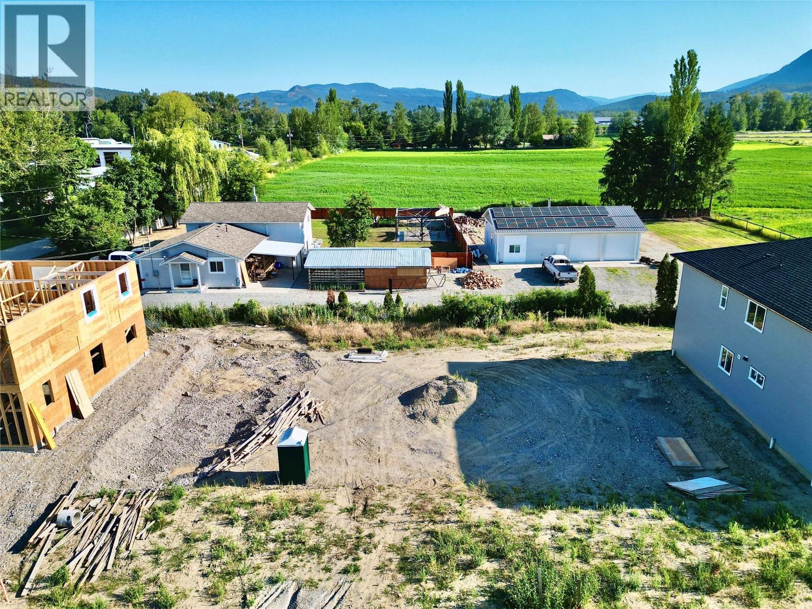 2233 Heitman Street, Enderby, British Columbia  V0E 1V2 - Photo 3 - 10369443