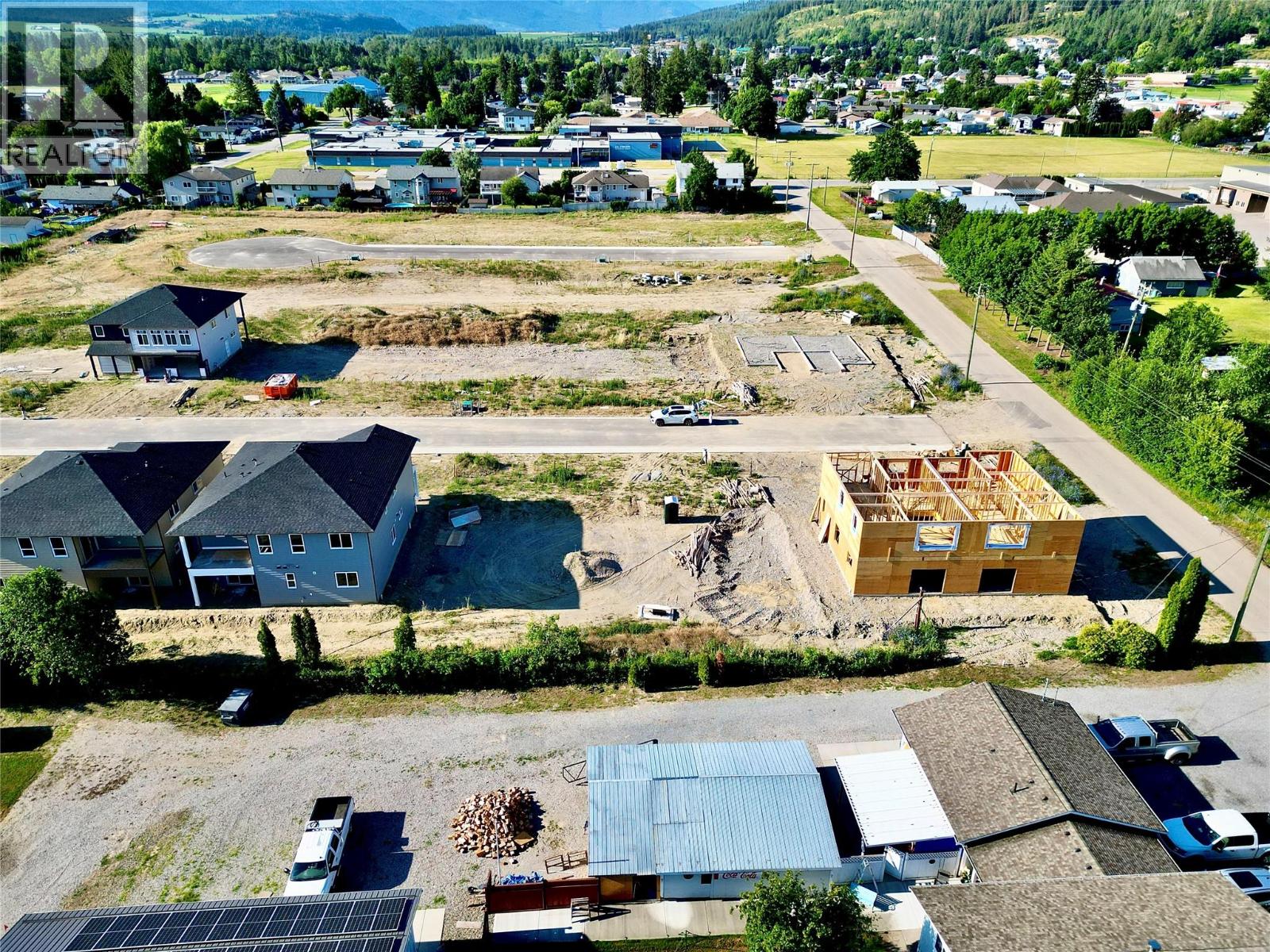 2233 Heitman Street, Enderby, British Columbia  V0E 1V2 - Photo 4 - 10369443