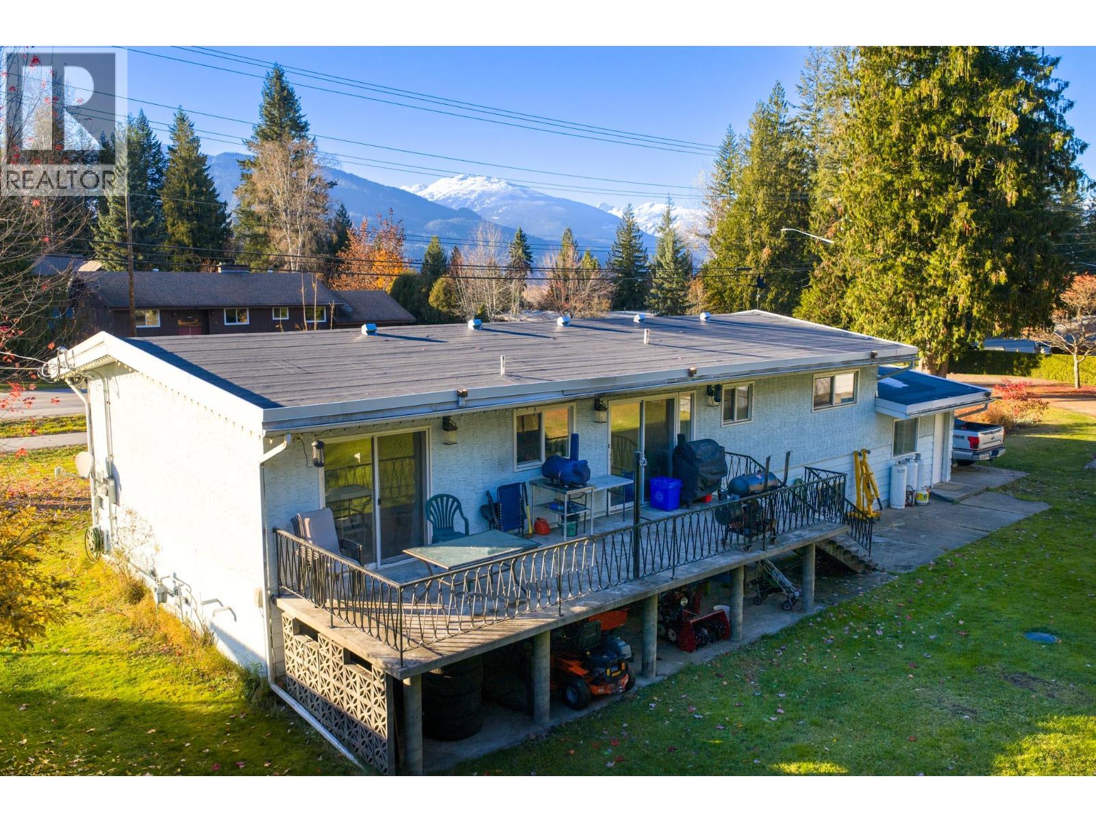 1840 Airport Way, Revelstoke, British Columbia  V0E 2S1 - Photo 3 - 10367127