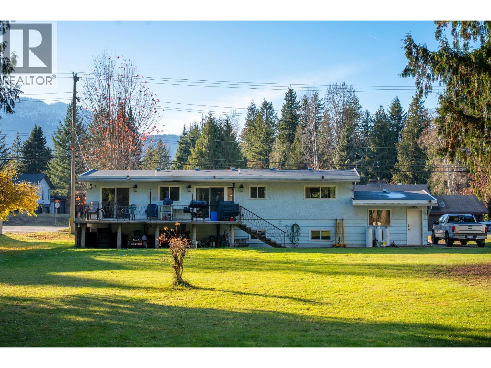 1840 Airport Way, Revelstoke, British Columbia  V0E 2S1 - Photo 5 - 10367127