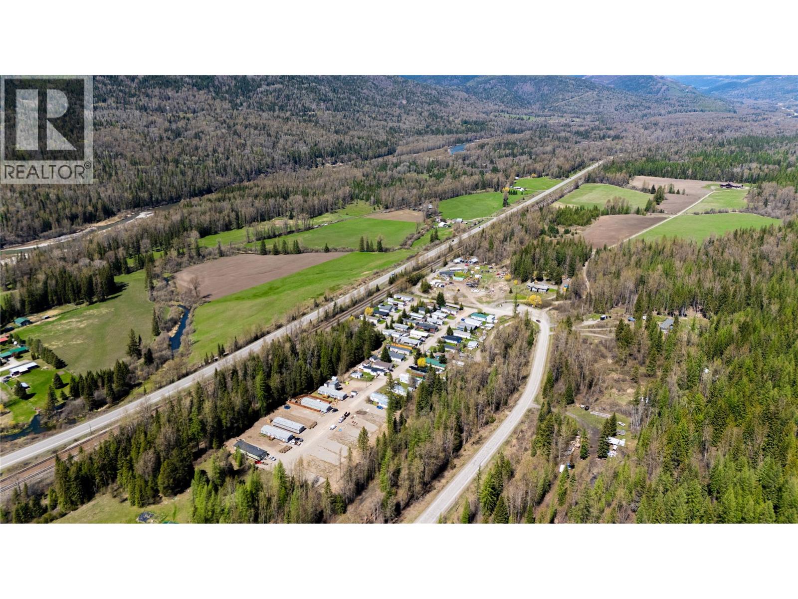9773 Stephenson Road, Hosmer, British Columbia  V0B 1M5 - Photo 3 - 10369487