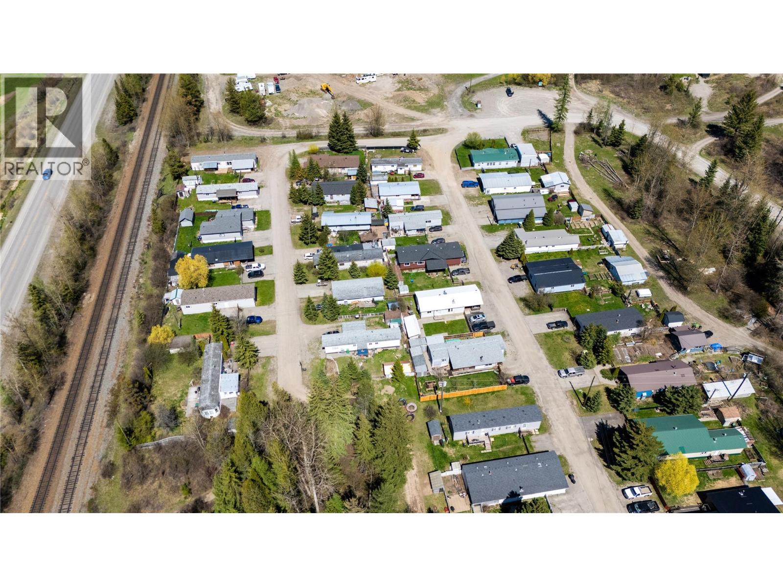 9773 Stephenson Road, Hosmer, British Columbia  V0B 1M5 - Photo 7 - 10369487