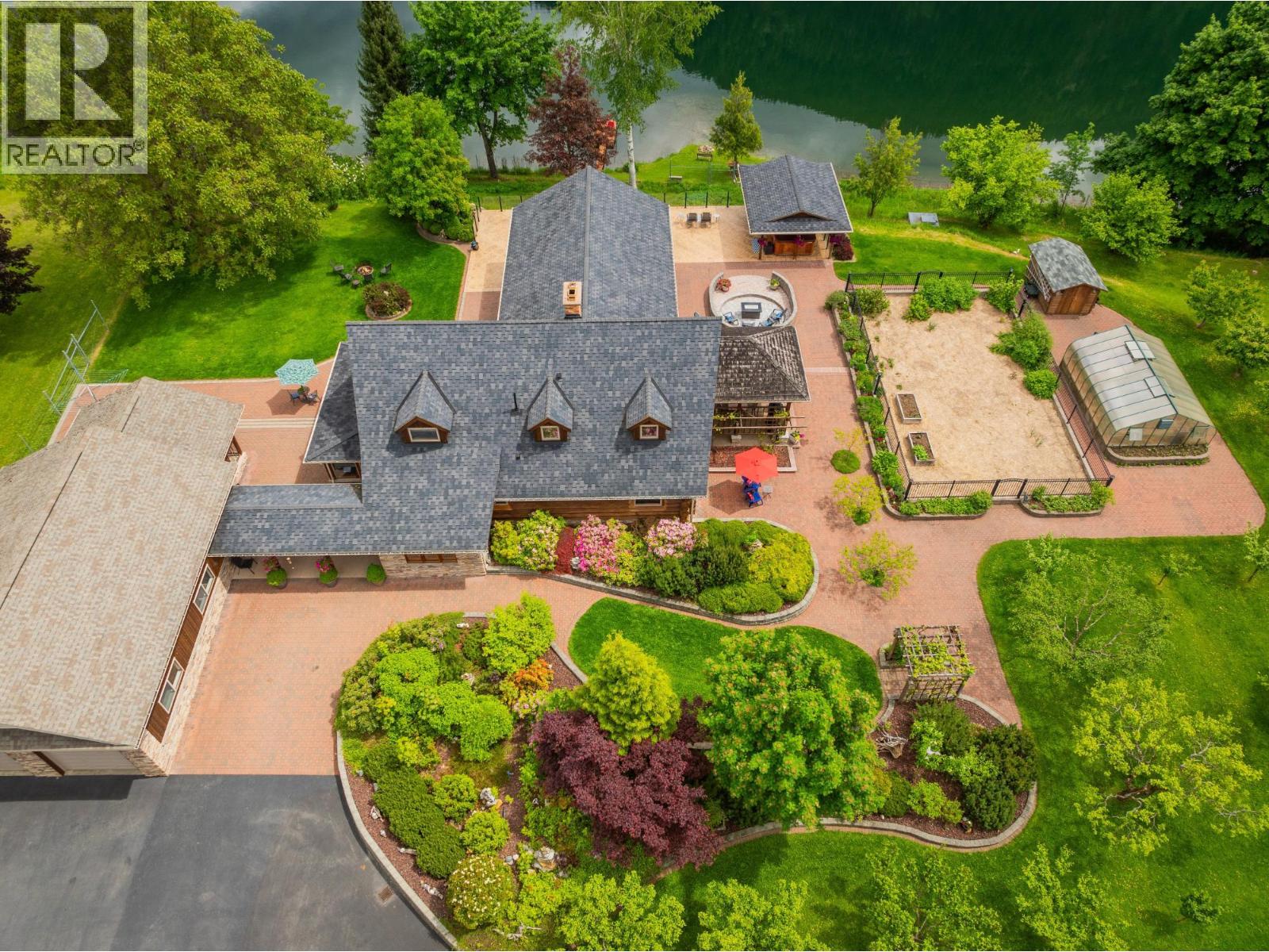 906 JAMES Road, shoreacres, British Columbia