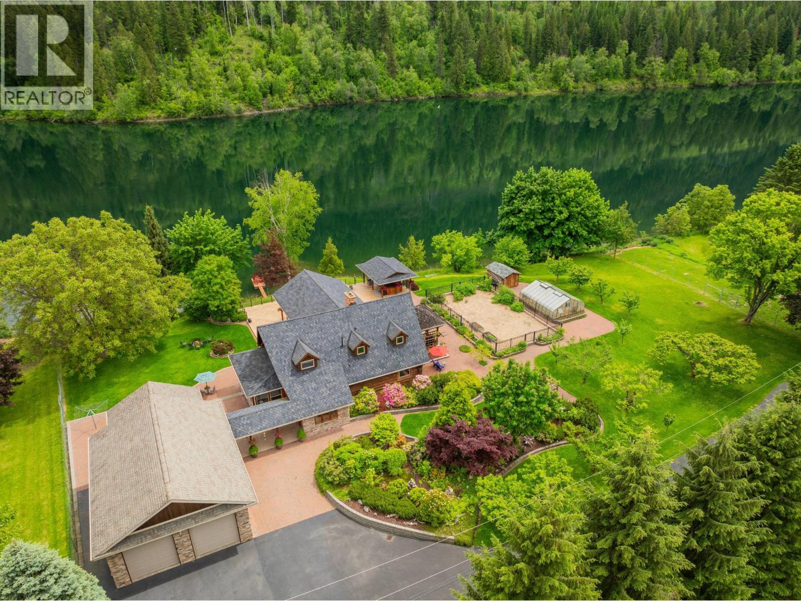 906 James Road, Shoreacres, British Columbia  V1N 4P8 - Photo 2 - 10369462