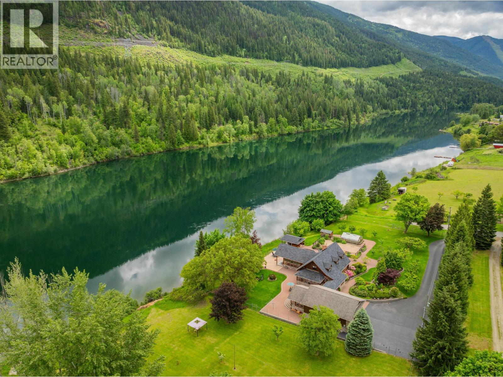 906 James Road, Shoreacres, British Columbia  V1N 4P8 - Photo 3 - 10369462