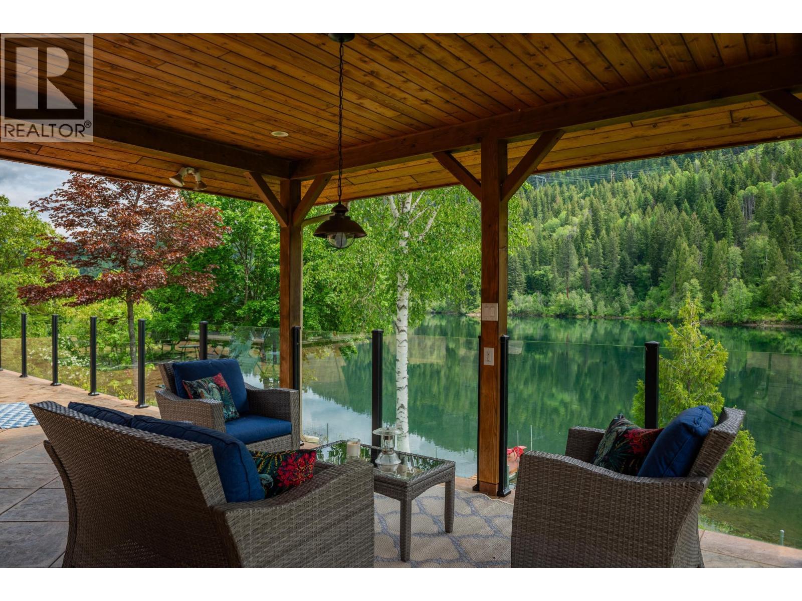 906 James Road, Shoreacres, British Columbia  V1N 4P8 - Photo 32 - 10369462