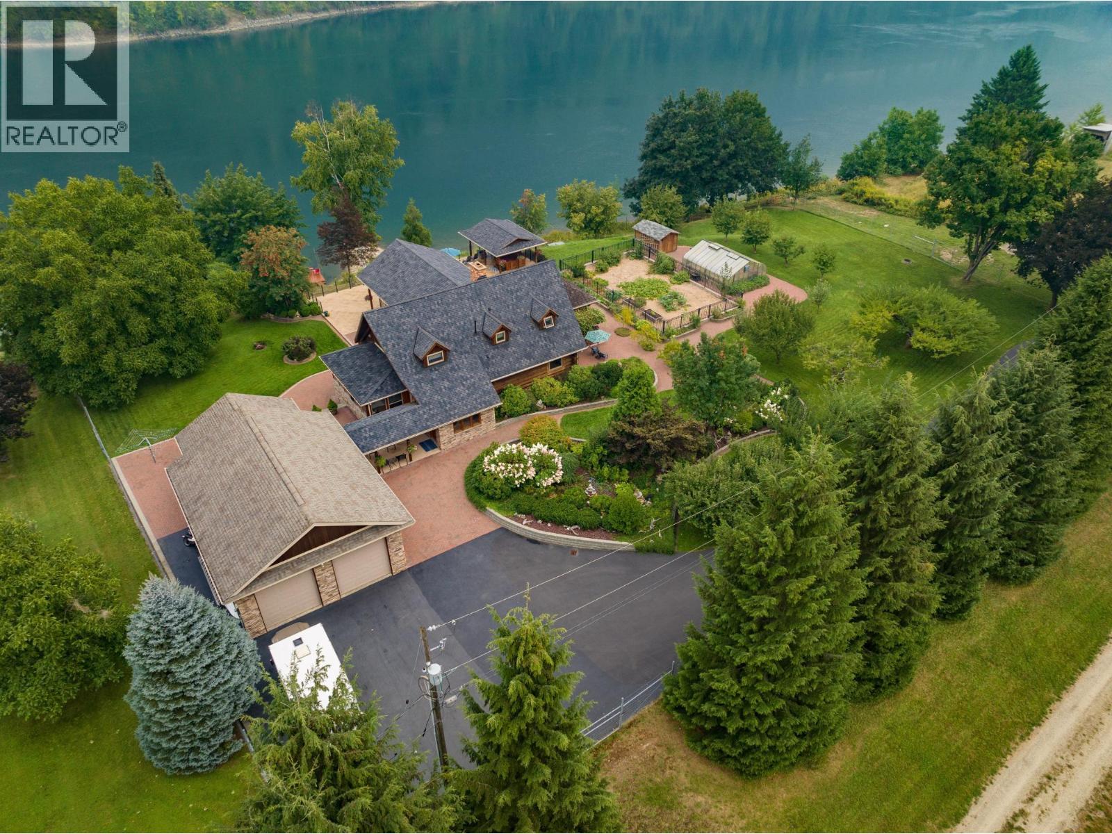 906 James Road, Shoreacres, British Columbia  V1N 4P8 - Photo 4 - 10369462