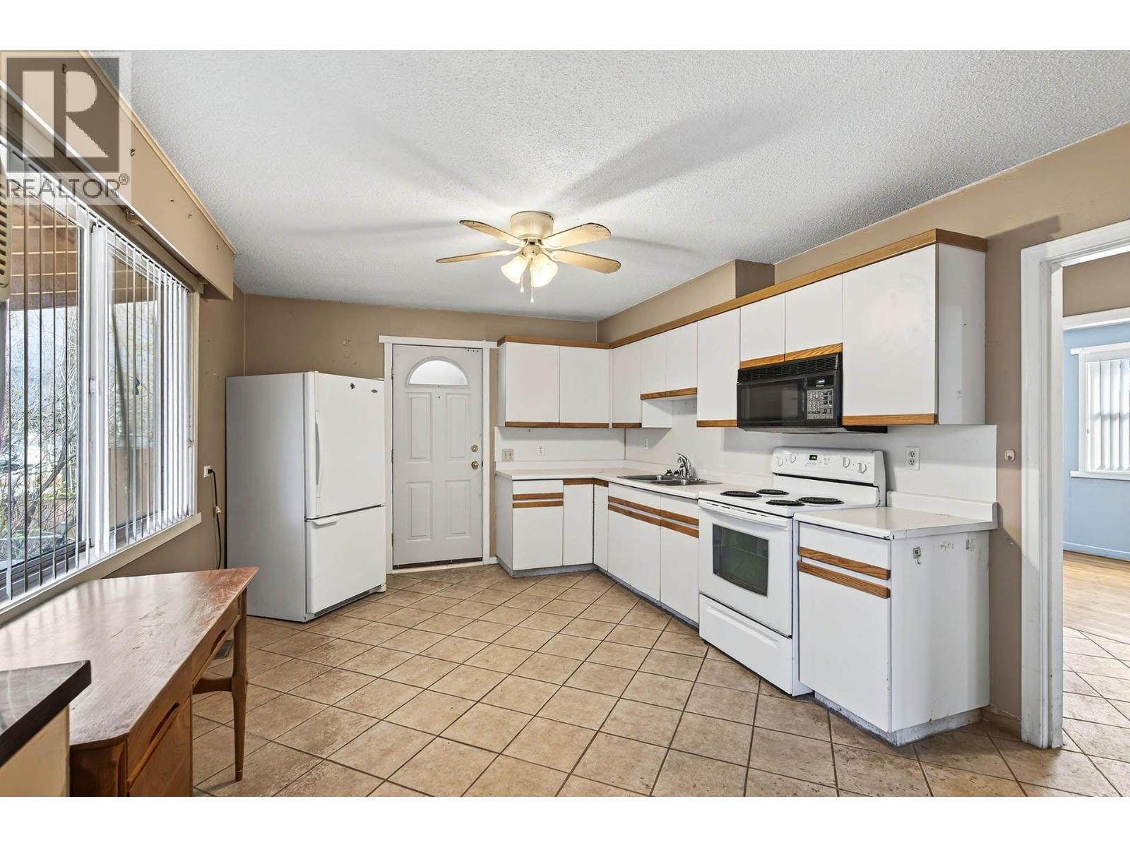 620 Fortune Drive, Kamloops, British Columbia  V2B 2K3 - Photo 7 - 10369411