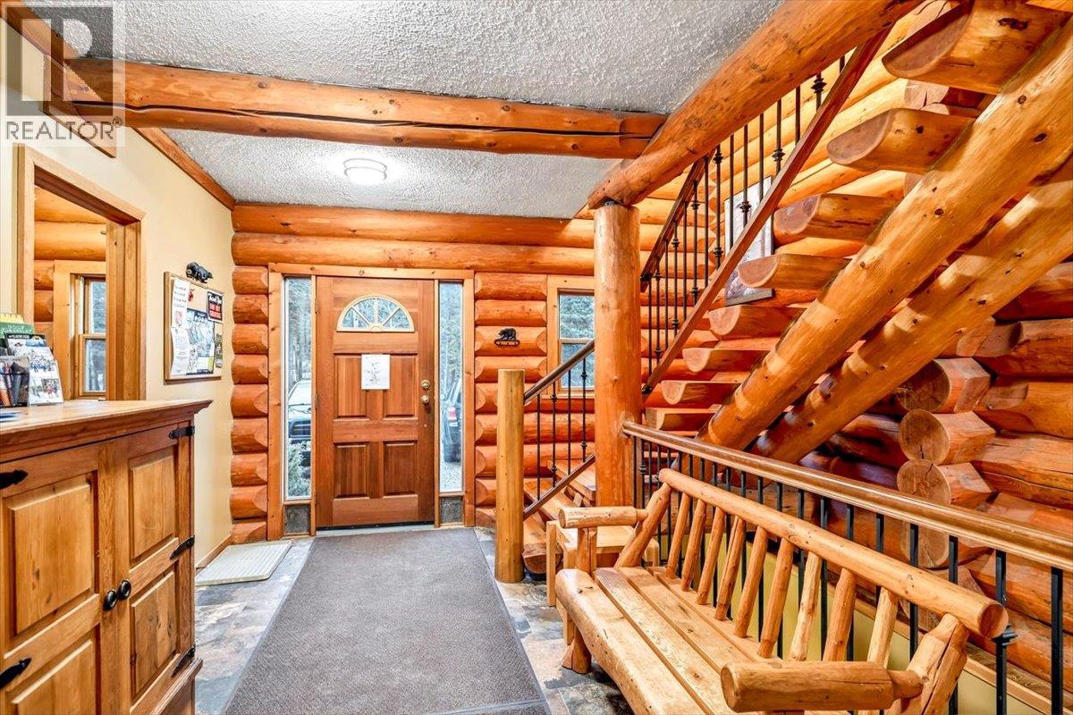 4580 Timberline Crescent, Fernie, British Columbia  V0B 1M6 - Photo 3 - 10369516