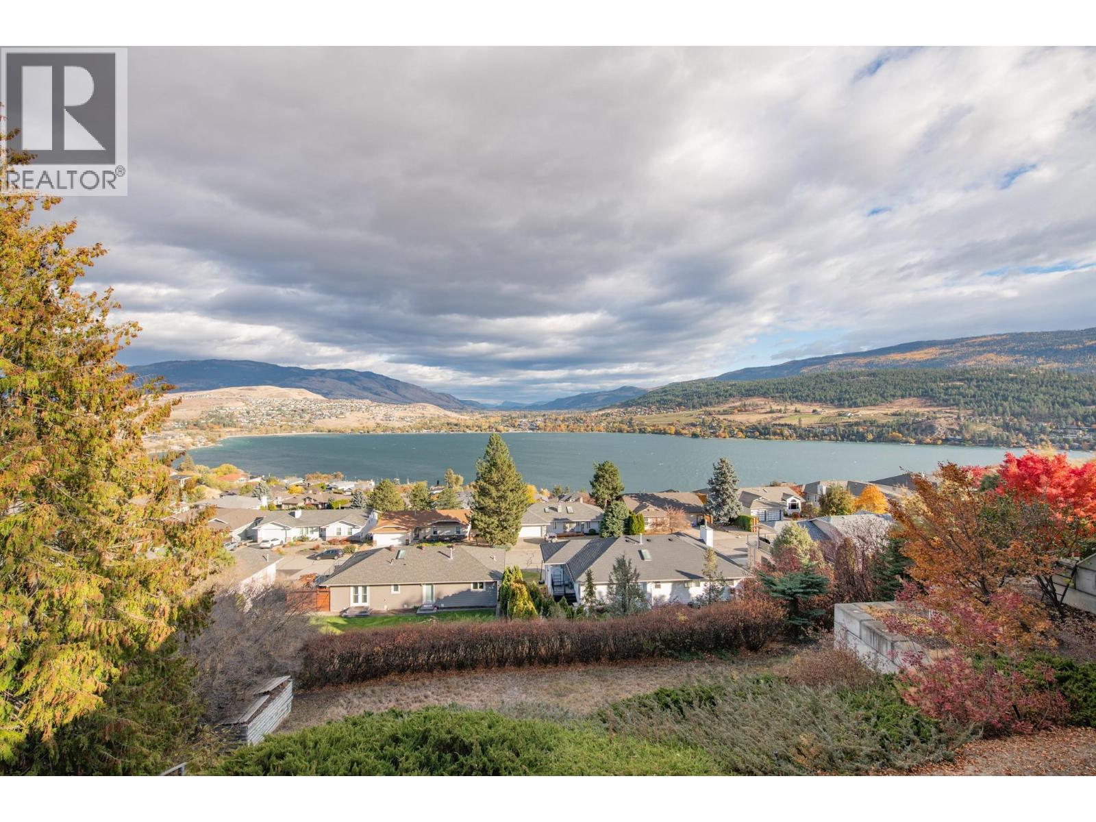 7903 Lakeview Drive, coldstream, British Columbia