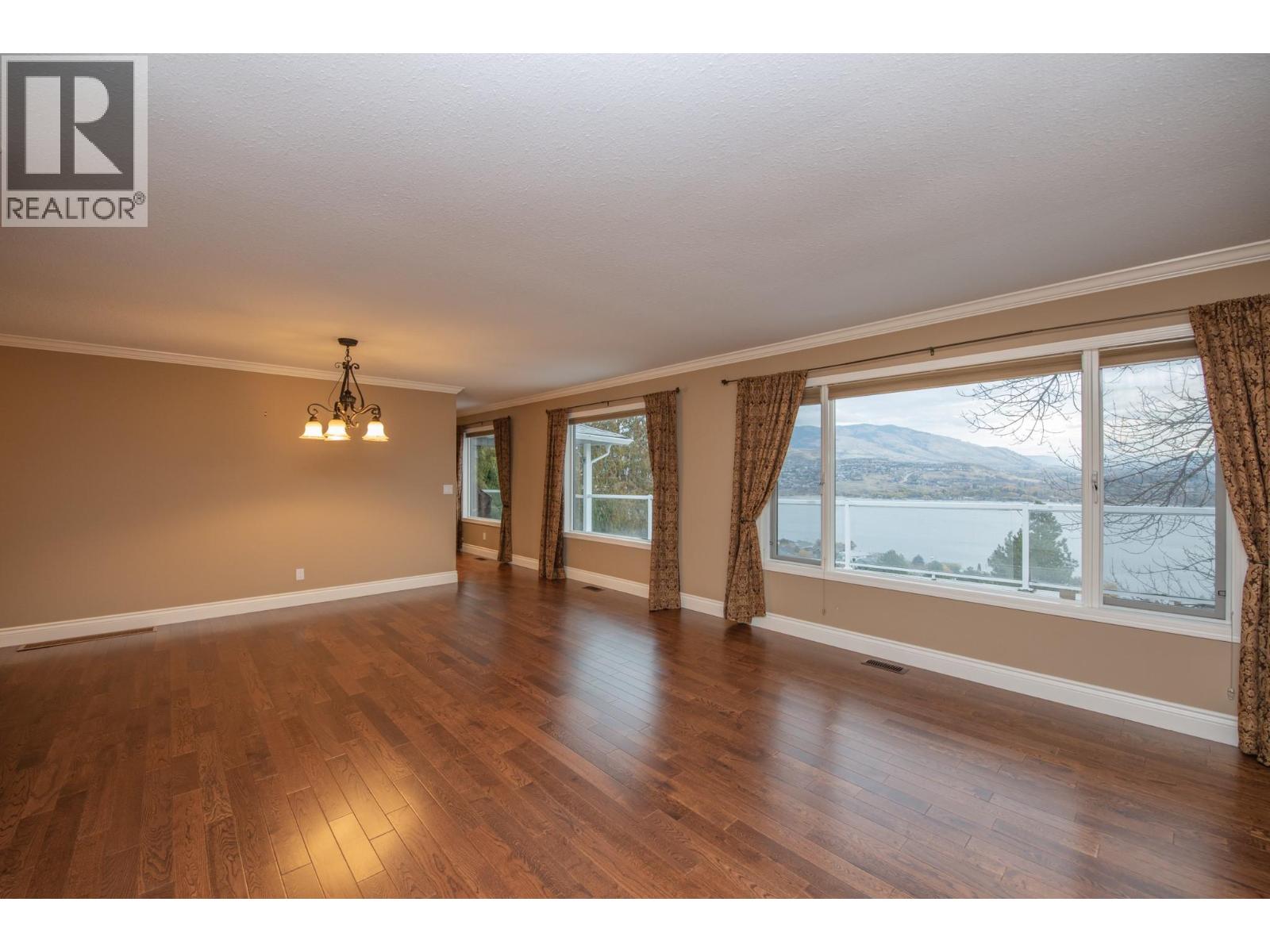 7903 Lakeview Drive, Coldstream, British Columbia  V1B 1W4 - Photo 14 - 10369157