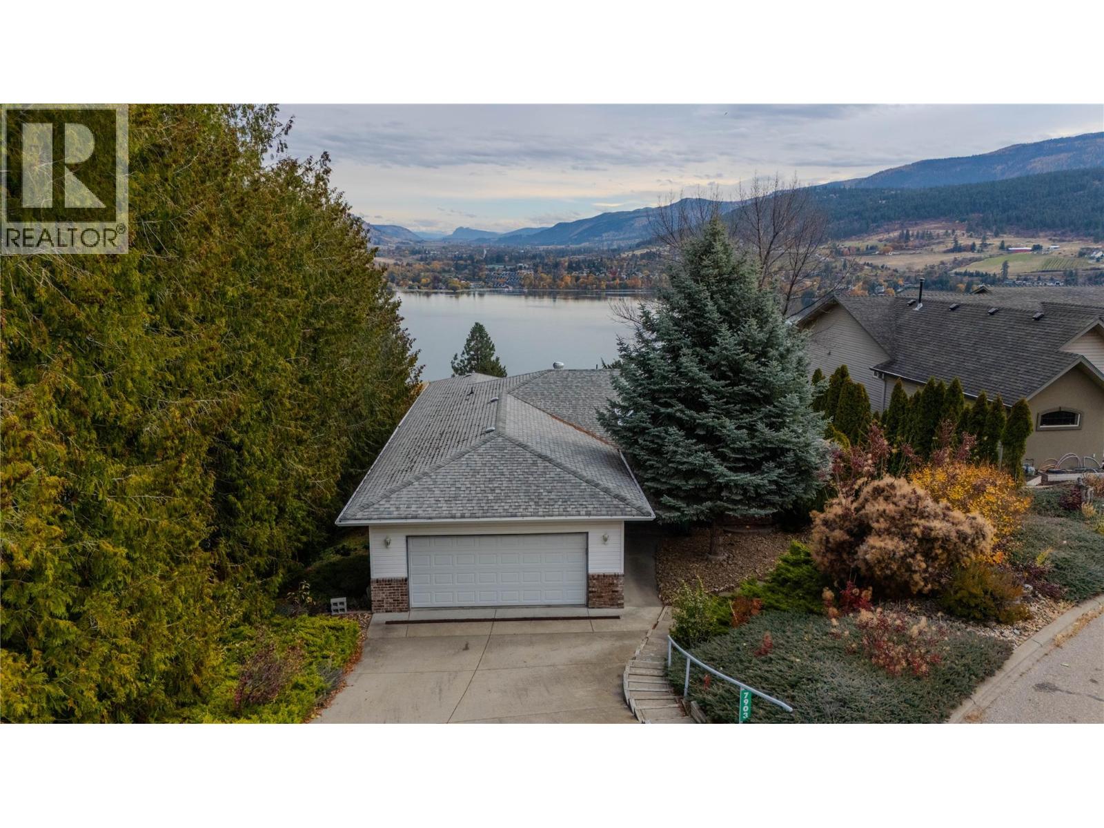 7903 Lakeview Drive, Coldstream, British Columbia  V1B 1W4 - Photo 2 - 10369157